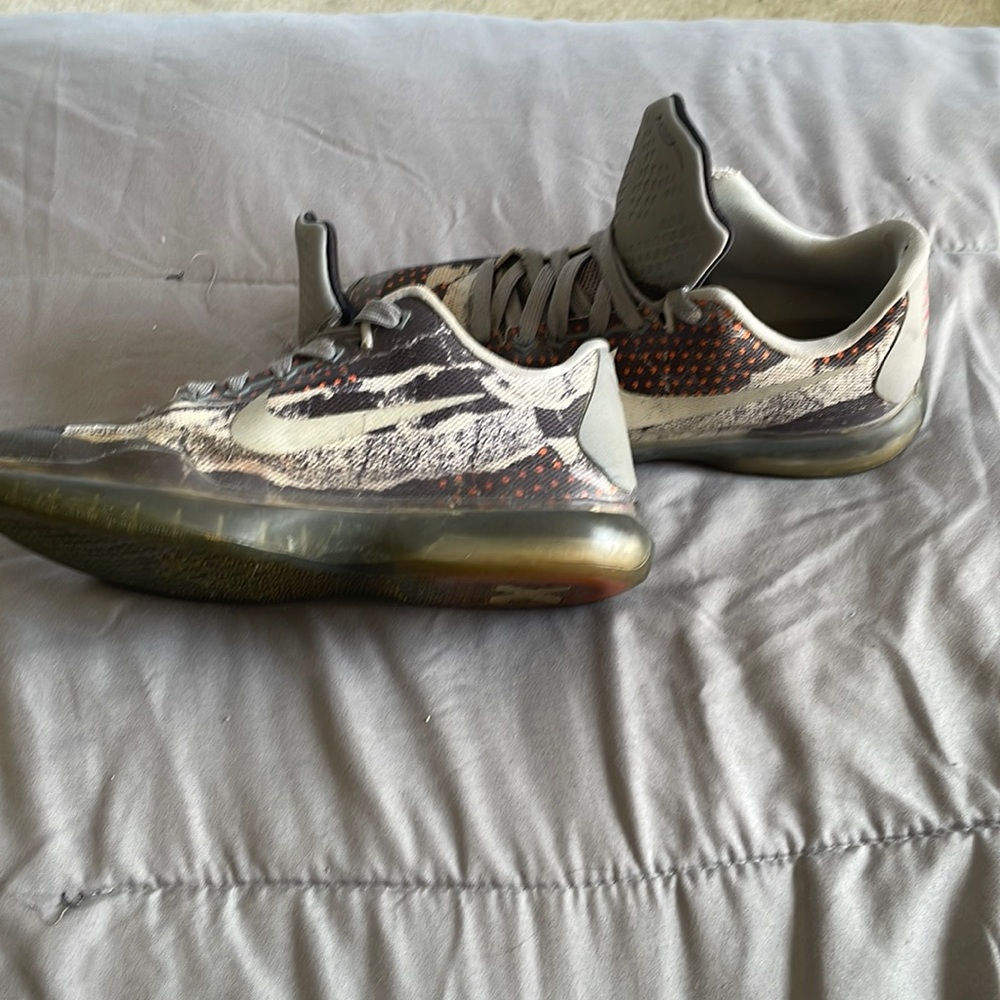 Boys Nike Kobe Bryant Shoes. Size 5